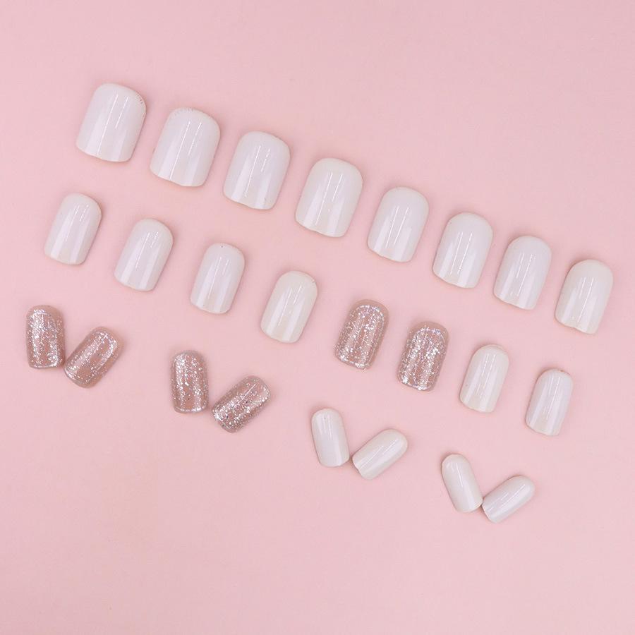 24 Stück Creme Schokolade Weiß Puder Süß Neues Temperament Einfache Maniküre Über Herbst und Winter Weiß Maniküre Tragen Nagel