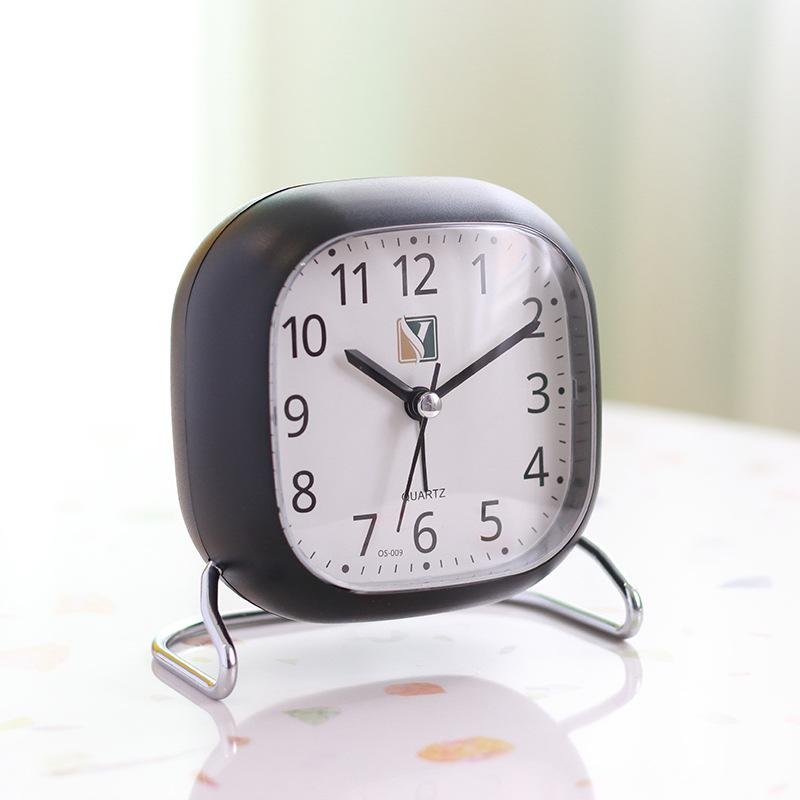 

Скандинавский металлический детский будильник Ретро Креативные бесшумные настольные часы Студенческие прикроватные светящиеся часы Декоративный будильник