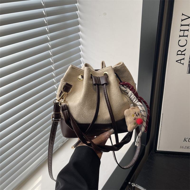 Damenhandtasche neu vielseitig verdreht tragbare Beuteltasche Pendler Mode Retro Umhängetasche