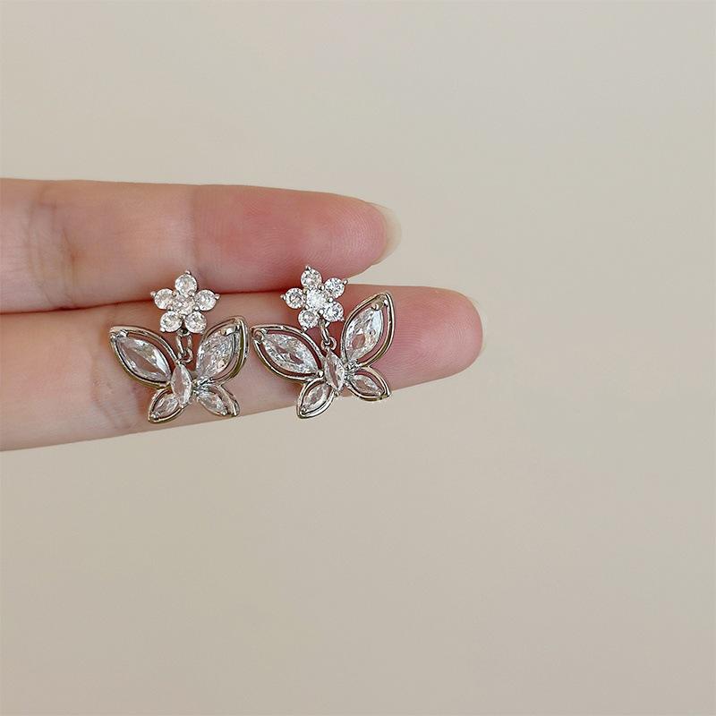 Elegant Zircon Butterfly Stud Earrings: Luxurious, Versatile, and Graceful Jewelry with a Sophisticated Design.