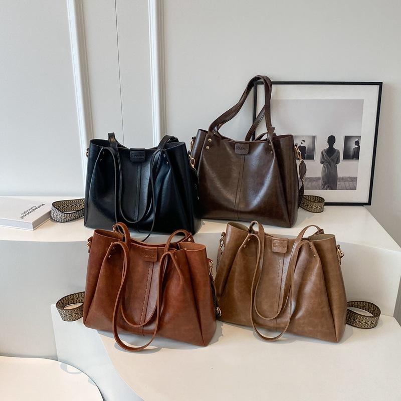 Large capacity tote bag women's autumn and winter fashion retro shoulder bag broadband messenger bag college student class commuter bag