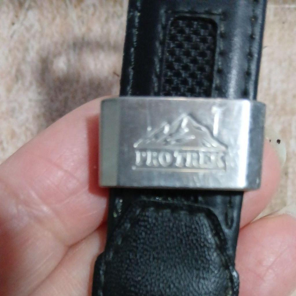 Used CASIO PRO TREK PRT-1400 Casio Pro Trek wristwatch, no battery, scratched, manual