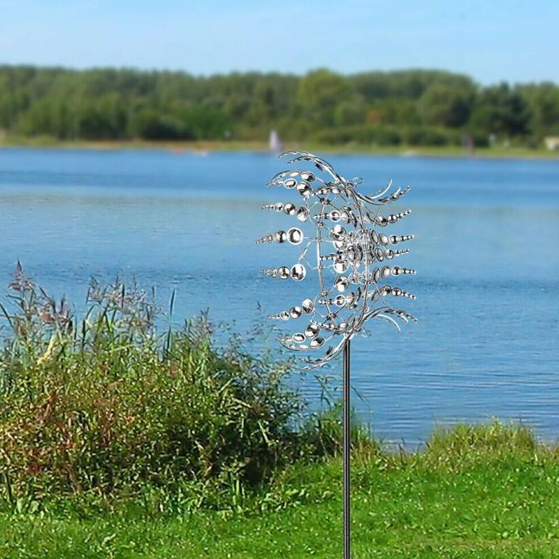 Kinetische Windmühlenskulpturen aus Metall, einzigartiger und magischer windbetriebener Spinnergarten
