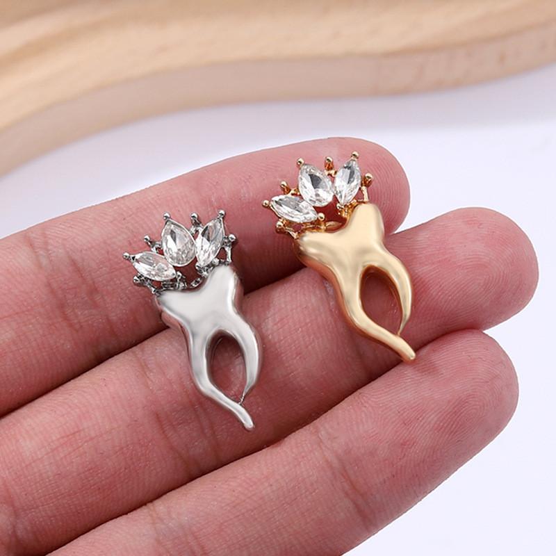 Stylish Alloy Teeth Brooch Elegant Crown Design With Shimmering Rhinestones For Unisex Fashion