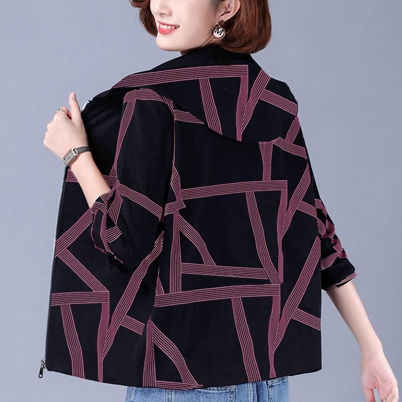 

Короткая куртка для женщин среднего и пожилого возраста больших размеров, одежда весна-осень, корейская версия, свободная и тонкая куртка, новая куртка с капюшоном для мамы 3XL