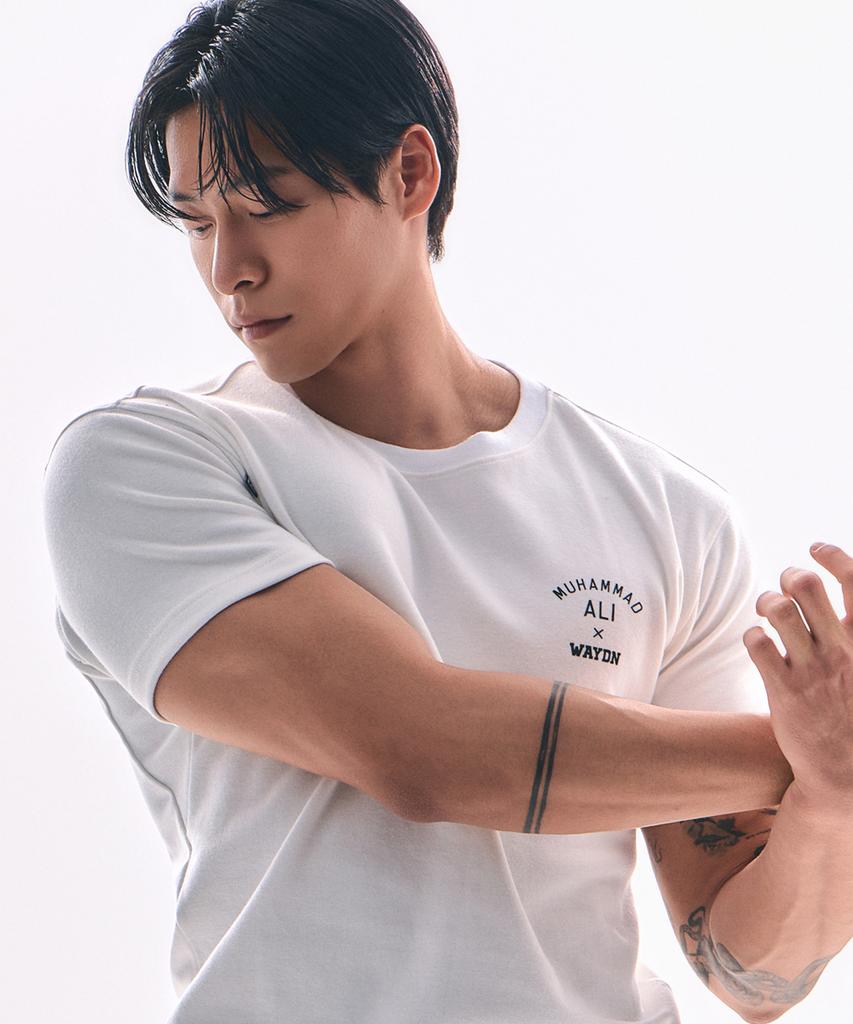 Weideun [Ali] The Greatest Muscle Fit Short Sleeve White