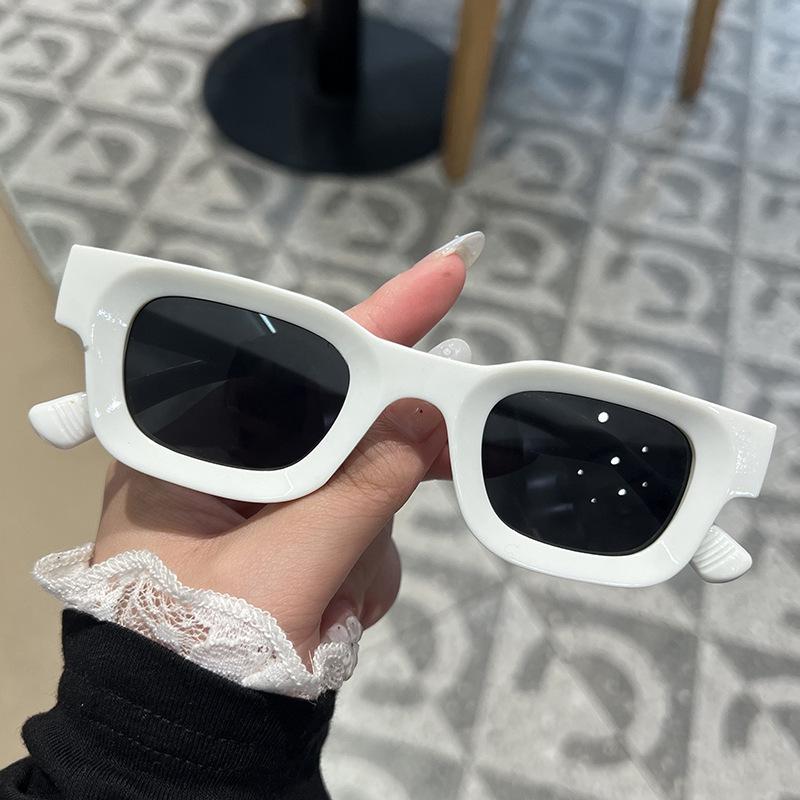 

New European and American trend small square sunglasses men s fashion retro UV-proof sunglasses women s glasses білий