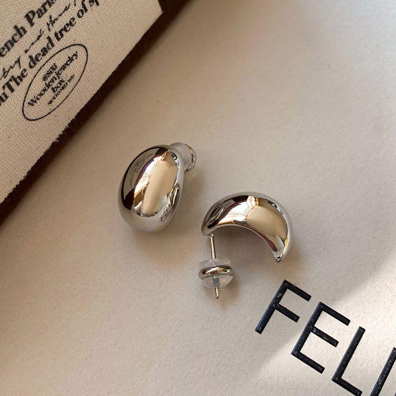 

European and American Minimalist Gold and Silver Metal Crescent Brushed Earrings for Women 2026 New Year Style High-End Elegant Stud Earrings [Glossy Silver] Type a
