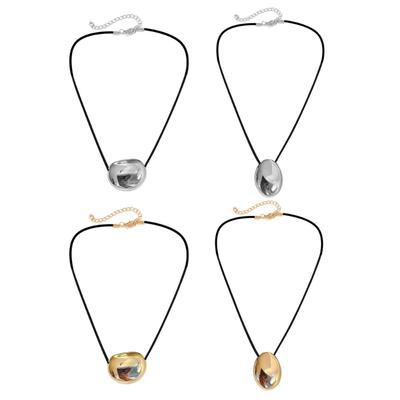 Stilvolle Metall Ovalförmige Halskette Geometrische Anhänger Halskette Verstellbare PU-Lederkordel Schlüsselbeinkette Eleganter Schmuck