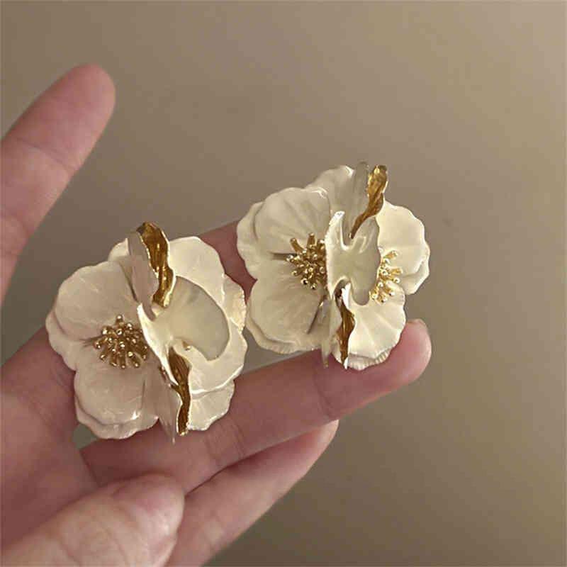 Medieval Vintage Dripping Oil Flower Earrings Retro Niche High-end Earrings Light Luxury Versatile Temperament Earrings Women