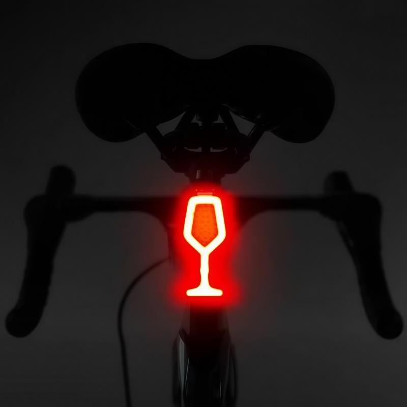 Fanale Posteriore per Bicicletta Multi Modalità di Illuminazione Ricarica USB Luce LED per Bici a Forma di Cuore Lampeggiante Posteriore per Bici da Strada Mtb Reggisella