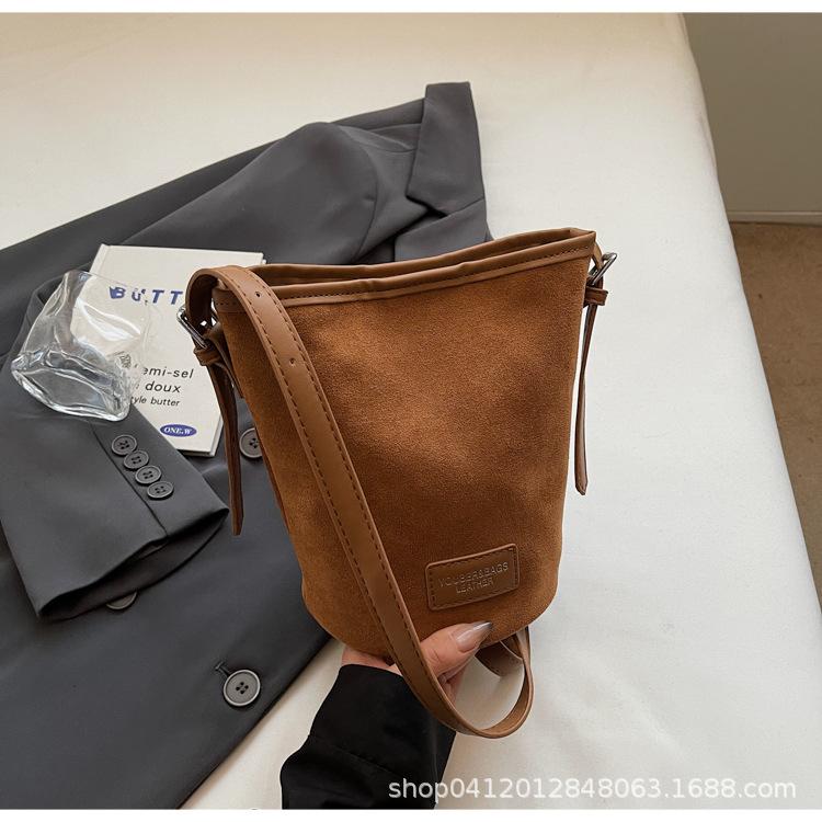 Simple Texture Handbag Women's 2025 New Fashion Retro Foreign Style Shoulder Underarm Bag Messenger Bag Bucket Bag