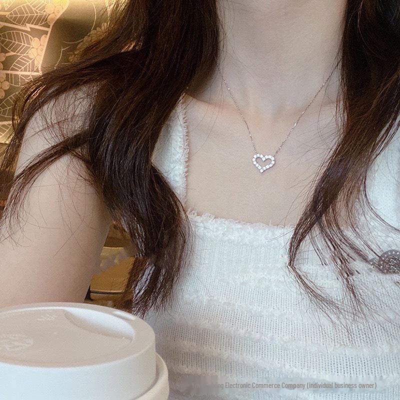 Elegant Cross-Border Love Hollow Necklace for Women - Fashionable, Classic, and Versatile High-End Jewelry