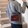 Niche design versatile small square bag women's 2025 new retro high-grade texture shoulder messenger commuter bag