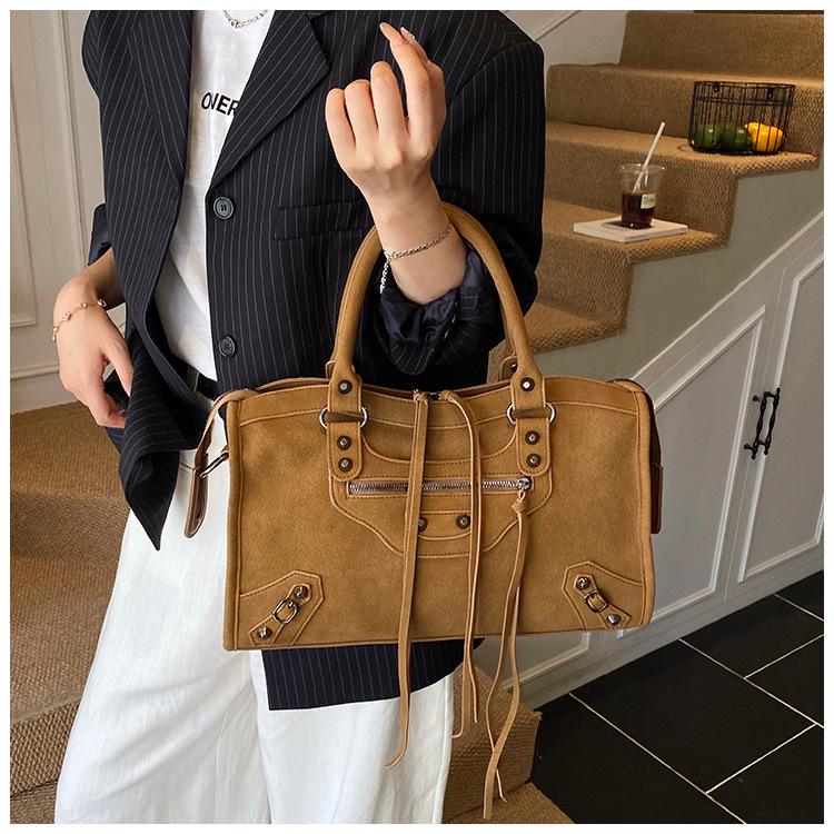 Trendsetting Matte Suede Rivet Motorcycle-Style Retro Crossbody Bag 2025: Large Capacity Handbag
