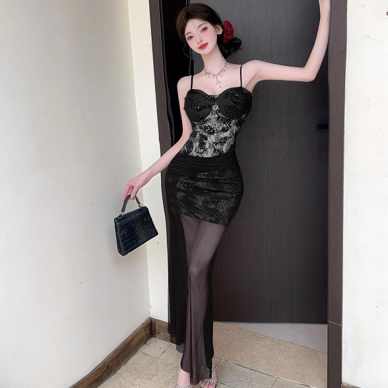 Sinnliches rotes Spitzen-Taillenbetonendes Camisole Abendkleid