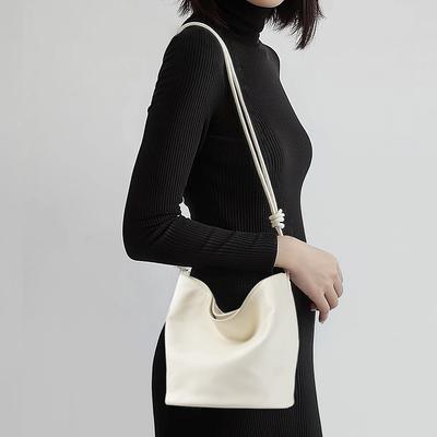 Frühling 2025 neue Umhängetasche Rindsleder erste Schicht Damen Ledertasche Damenmode einfacher Stil Messenger Beuteltasche