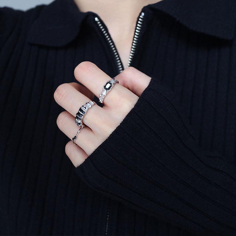 Lightweight 925 Fashionable Sterling Silver Ring Featuring Black Stone Zirconia