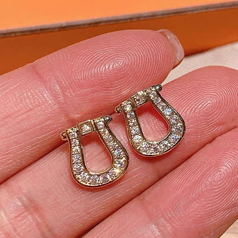 Liu Yifei Horseshoe Buckle Earrings Women'S U-Shaped 18K Gold-Plated Diamond Niche Earrings Versatile Temperament Premium Earrings
