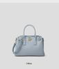Chic Women's Tote Bag: Niche Design, Hand-Held Platinum, Large-Capacity, Fashionable Messenger Bag.