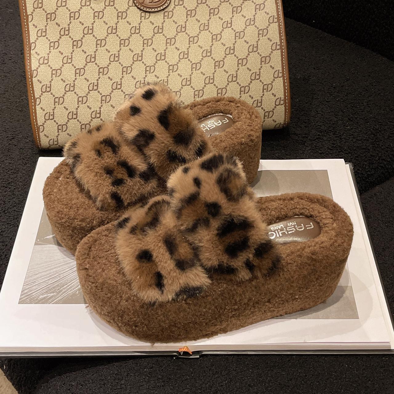 

Прості та універсальні інтернет-знаменитості товста підошва низька сумка зі шльопанцями 2024 осінь та зима нові зручні повсякденні верхній одяг Мао Мао шльопанці 40