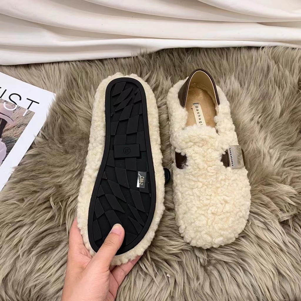 One pedal of fluffy shoes for women to wear outside, winter 2025 flat-bottomed warm lamb wool beanie shoes cotton shoes for women to wear outside