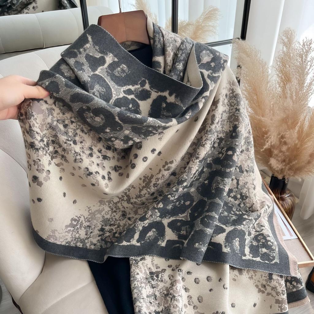 Autumn And Winter Leopard Print Fashion Long Scarf Scarf Women'S High-End Shawl With High-End Cape