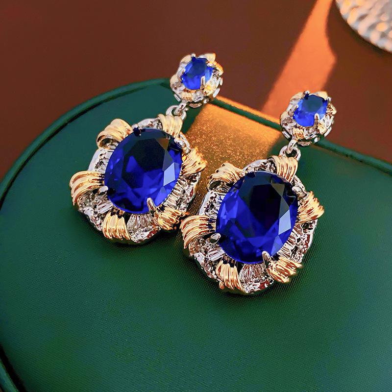 Boucles d'oreilles puces ovales en cristal argenté vieilli:  Luxe Léger et Mode Haut de Gamme