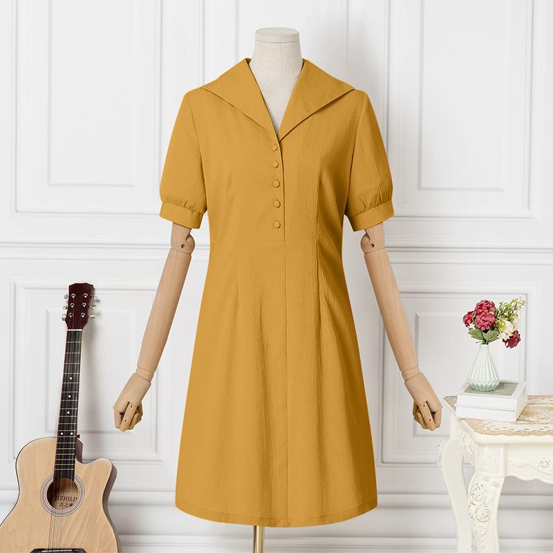 

Летнее женское короткое платье с пышными рукавами и пуговицами