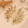 Neue übertriebene Fächerform Damen Hängeohrringe goldfarben Metall geometrisch baumelnde Ohrringe für weiblichen Schmuck