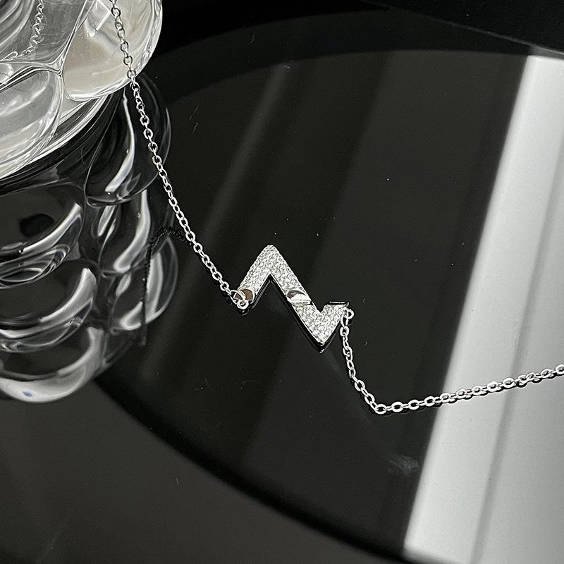 Design Sense Full Diamond Zircon Light Luxury Necklace Collarbone Chain Letter High Sense Simple Fashion