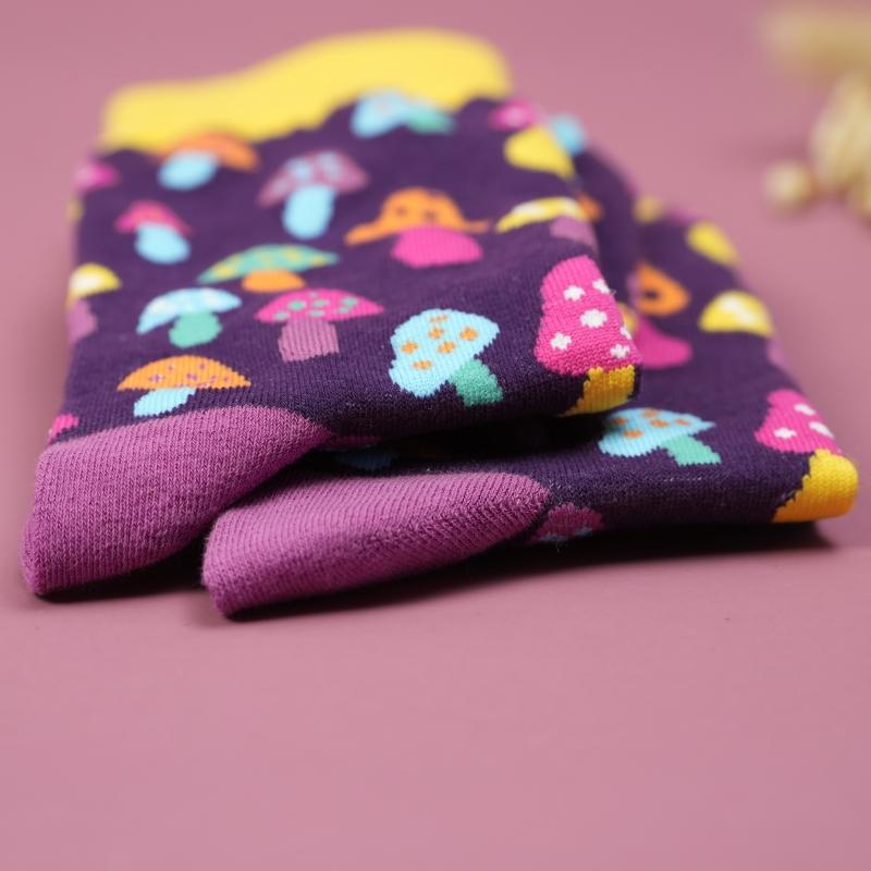 1 Pair Women Colorful Small Mushroom Print Mid-Calf Socks Fashionable Comfortable Suit In All Seasons