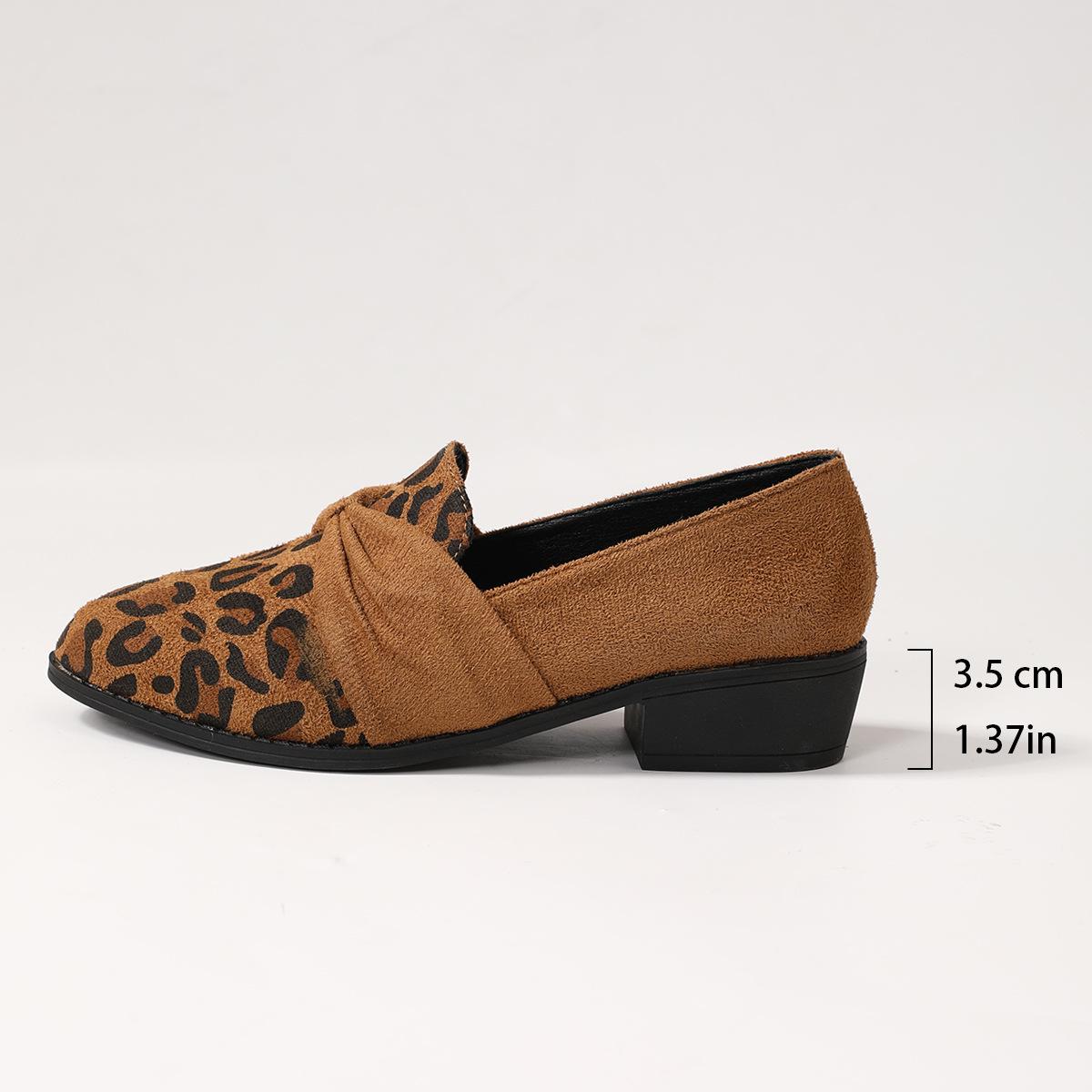 

Большие размеры импортных одинарных туфель женские 2025 года, новые осенние туфли с леопардовым принтом в европейском и американском стиле, толстый каблук с острым носком, одна педаль, повседневная обувь 36 цветной печати леопарда