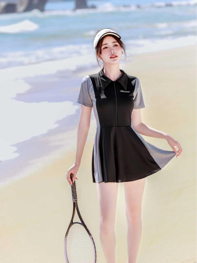 Women's Patchwork Slimming One-Piece Swimsuit - Elegant and Conservative Swimwear for Vacation or Hot Springs