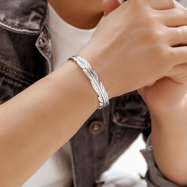 Retro Distressed Feather & Leaf Unisex Bangle – Trendy Women's Accessory