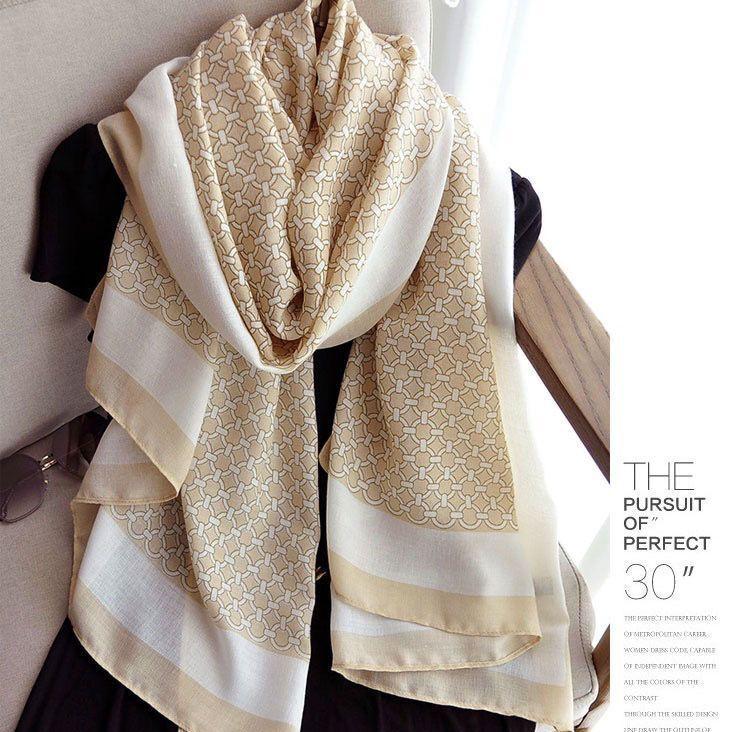 Luxusní značka Podzim a Zima Ženy Nový styl Móda Barva Sladěný Potisk Hedvábný šátek Lady Populární Pokrývka na hlavu Plážový šátek