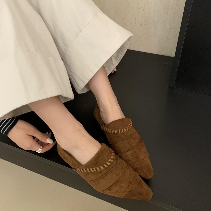 2025 early autumn new soft-soled shoes not tired feet single shoes women's shoes inner height increase fashion retro pointed black commuter shoes