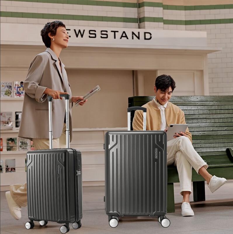 Набор жестких чемоданов American Tourister NM7