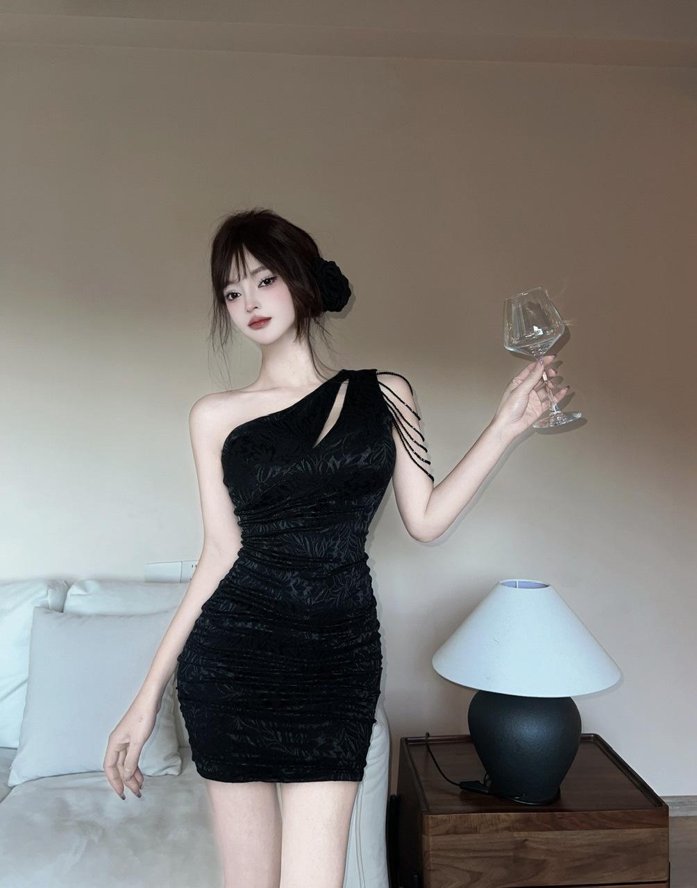 Night shop sexy off-the-shoulder evening dress, hip wrap, small black dress inside, waist and thin, single shoulder pure desire suspender dress S чёрный
