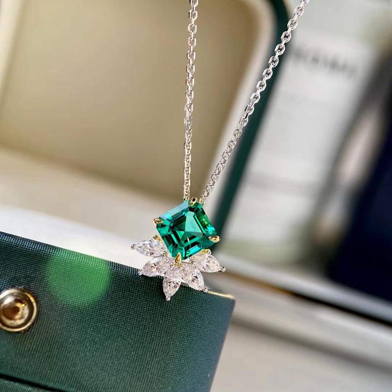 Gold-Plated Sterling Silver Diamond Pendant Necklace for Women - Luxurious and Elegant Design