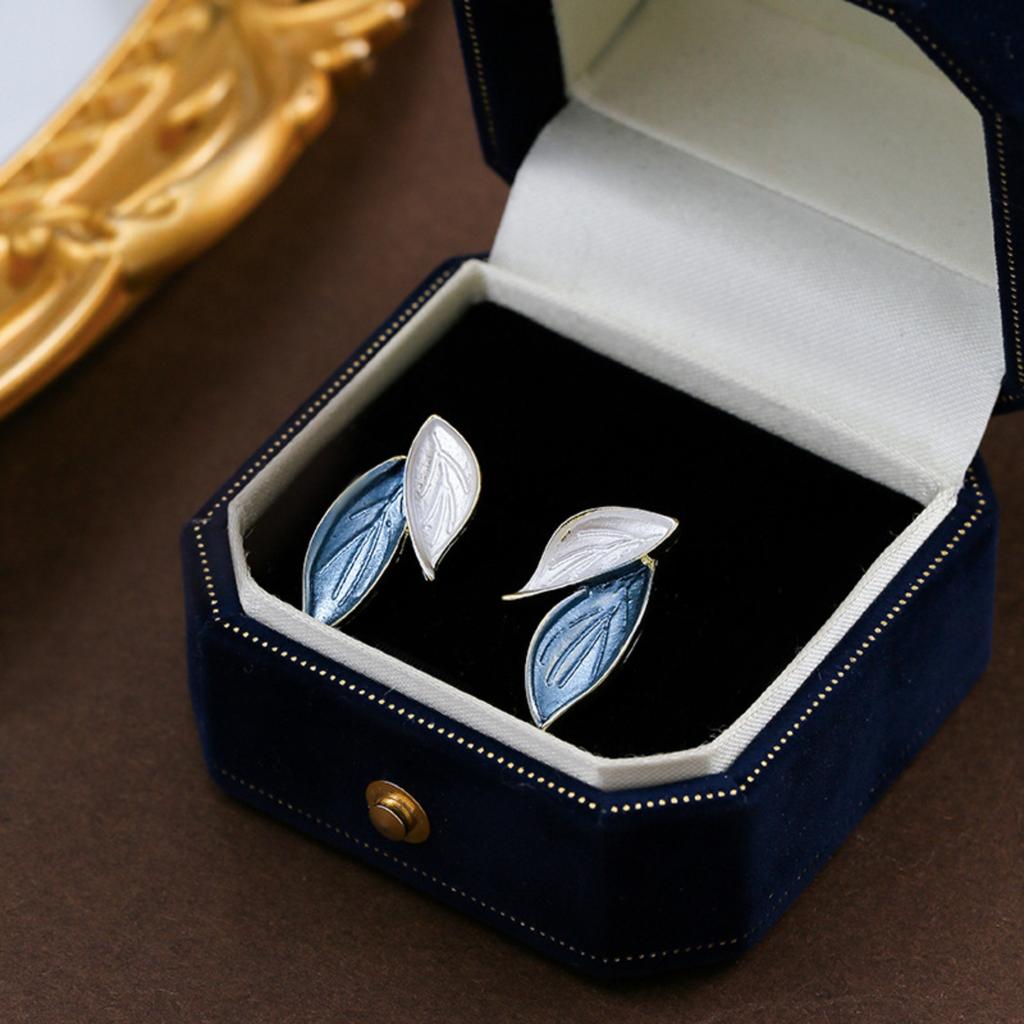 Minimalist Silver Needle Leaf Earrings for Women Simple Fashion Design Stud Earrings Nature Inspired Jewelry with Unique Artistic Details