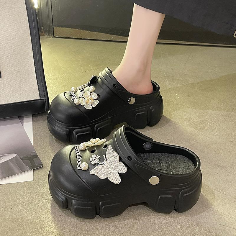 Stepping on shit feeling hole shoes women's summer thick soles increase height baotou fashion wear new beach soft soles cool slippers