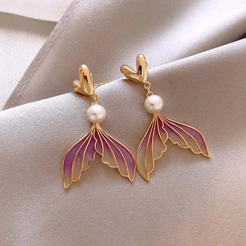 

Sweet Heart-shaped Gradient Fishtail Pearl Stud Earrings Fashionable Niche Design High-end Earrings Elegant Versatile Earrings