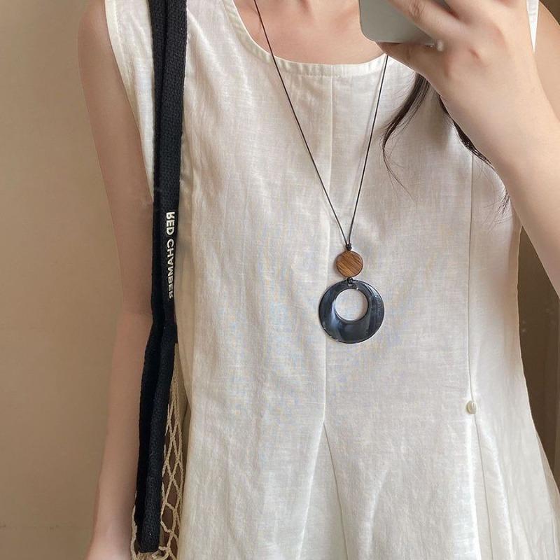 Large cream circle resin necklace women's retro long design neck chain niche accessories