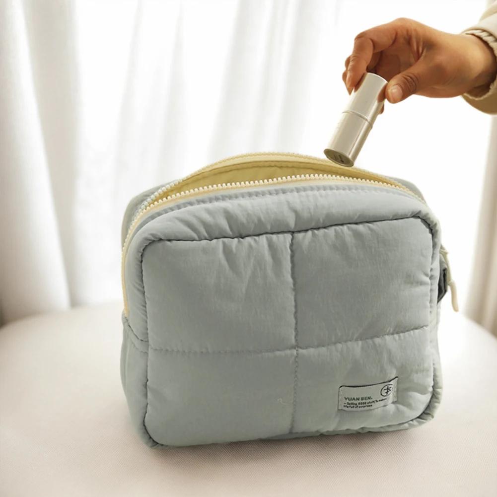 

Women Lightweight Quilted Makeup Storage Bag Aesthetic Cosmetic Holder Bag Waterproof Puffer Cosmetic Pouch Outdoor Travel Bag синій