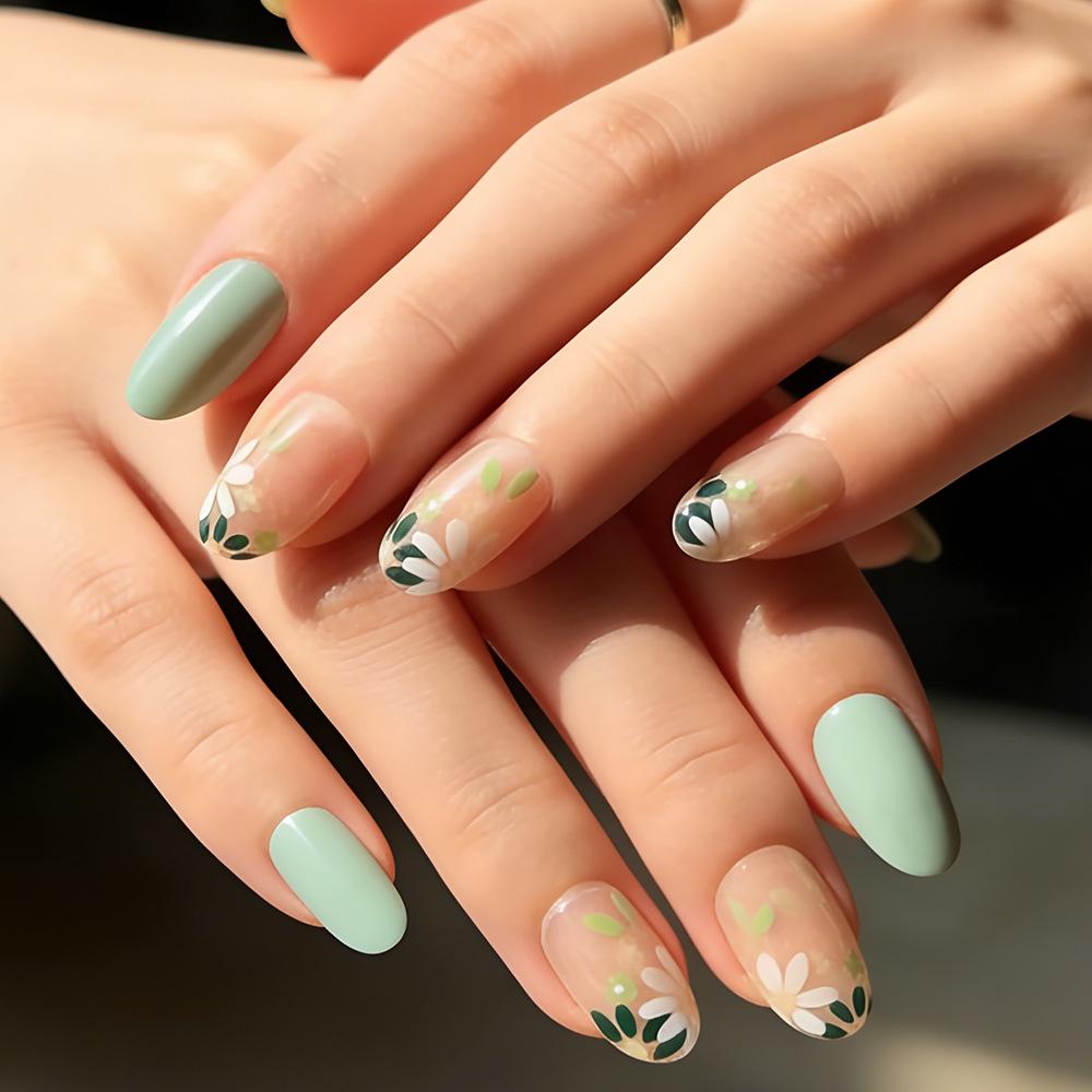 Floral Oval Press-On Nails, Fresh Bright Design, 24 Detachable Pieces