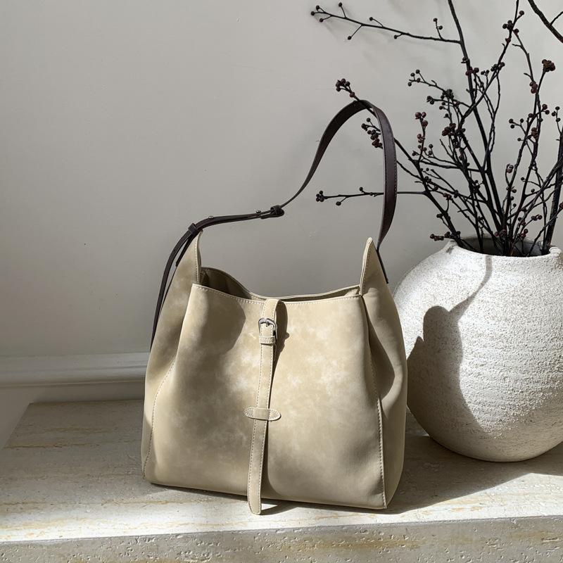 Retro Large-capacity Underarm Bag Women's New Simple Bucket Bag High Value Simple Casual Shoulder Bag Women