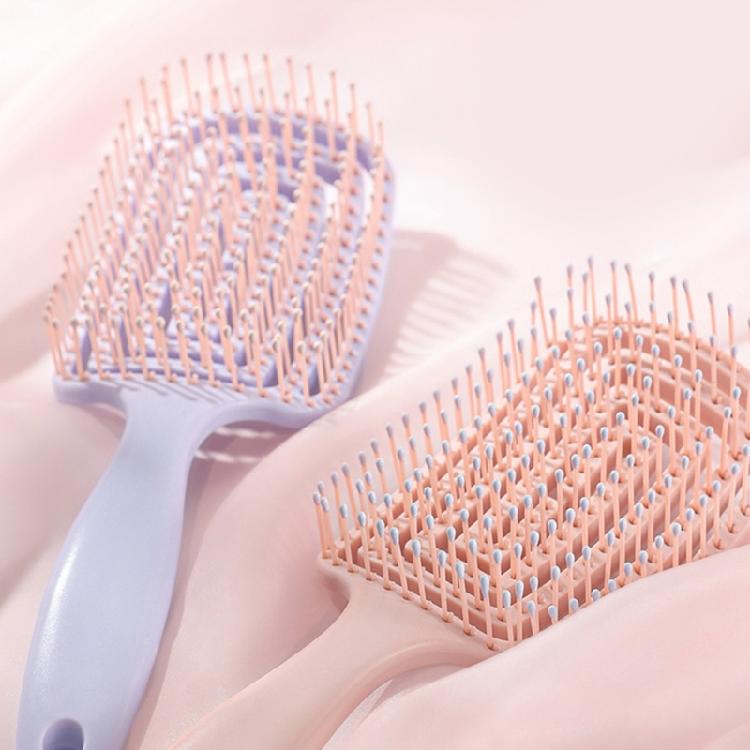 Professional Scalp Massage and Hair Detangling with this Styling Comb