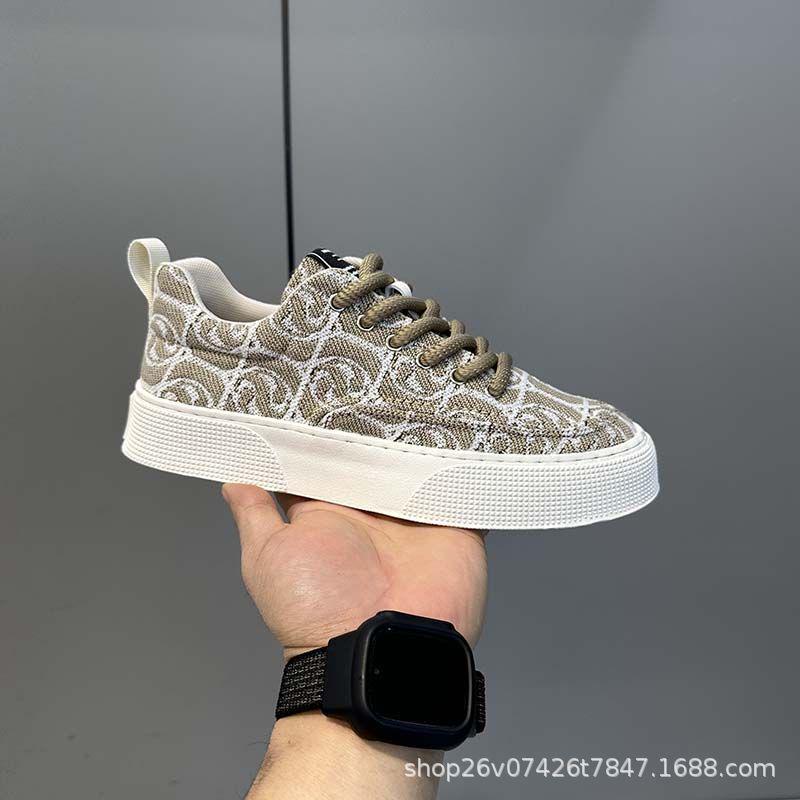 

Модные мужские парусиновые туфли 2024 года: Удобные, всесезонные и с принтом 43 бежевый