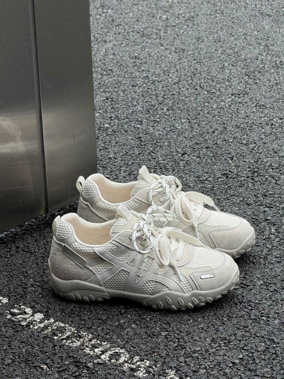 

Silver German training shoes women s inner height increase lace pearl spring and summer small mesh casual sports Forrest Gump small silver shoes 35